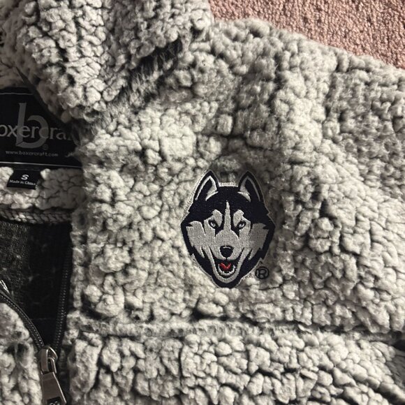 Puffy University of UCONN Jacket Size Small - Picture 2 of 3